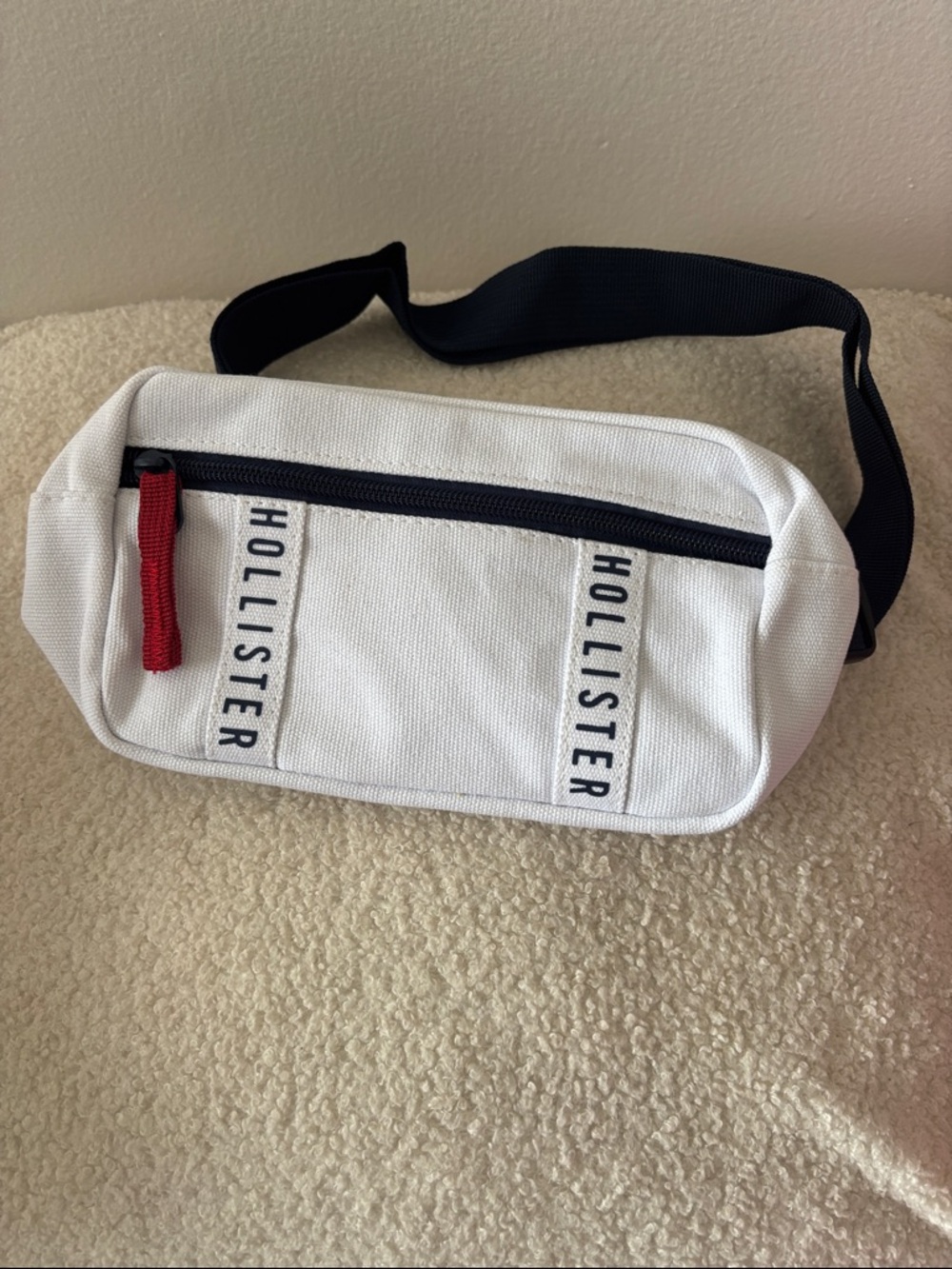 Hollister White Canvas Belt Bag with Navy Strap and Red Zipper Pull